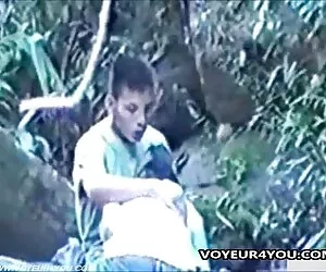 نوجوان تند سکس زنان گروهی و زننده با اسباب بازی جنسی جدید خود استمنا می کند