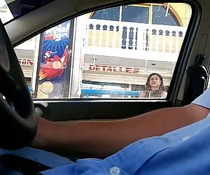 دختر شاخ هم اتاقی خود را فیلم سکس زن دوجنسه منتظر خواستگاری خود می کند - Brazzers