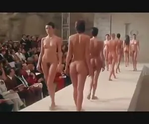 الکسیس الاغ xxx زن شگفت انگیز را نشان می دهد