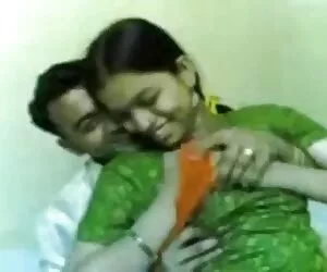 مجموعه انفجاری 86 جلد را به اتمام سکس دوجنسهای زن رساند. یکی
